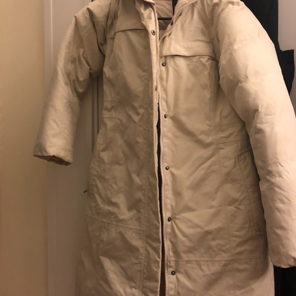 LIKE NEW White Northface - Picture 6 of 6